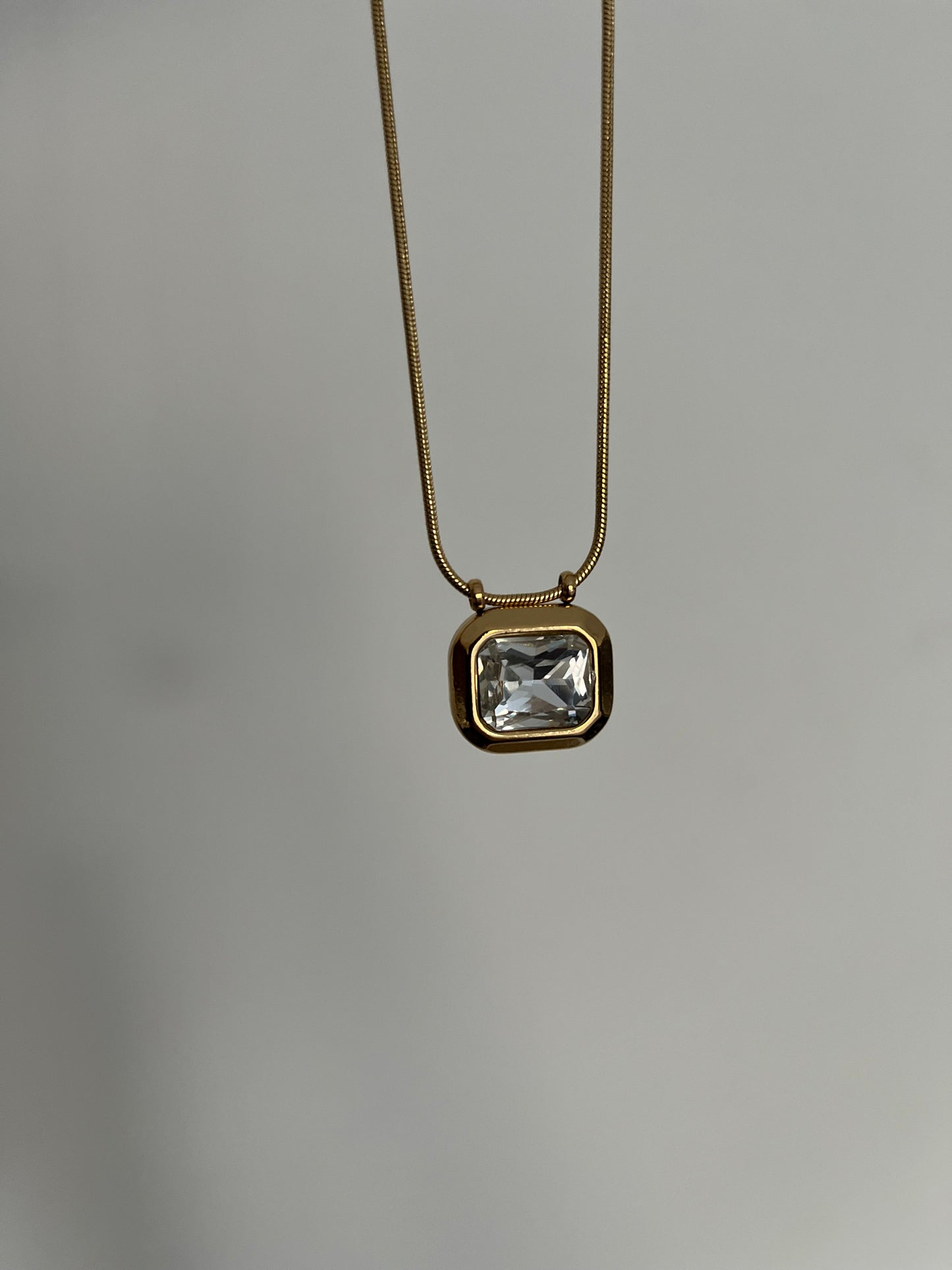 Safa Solitaire Necklace