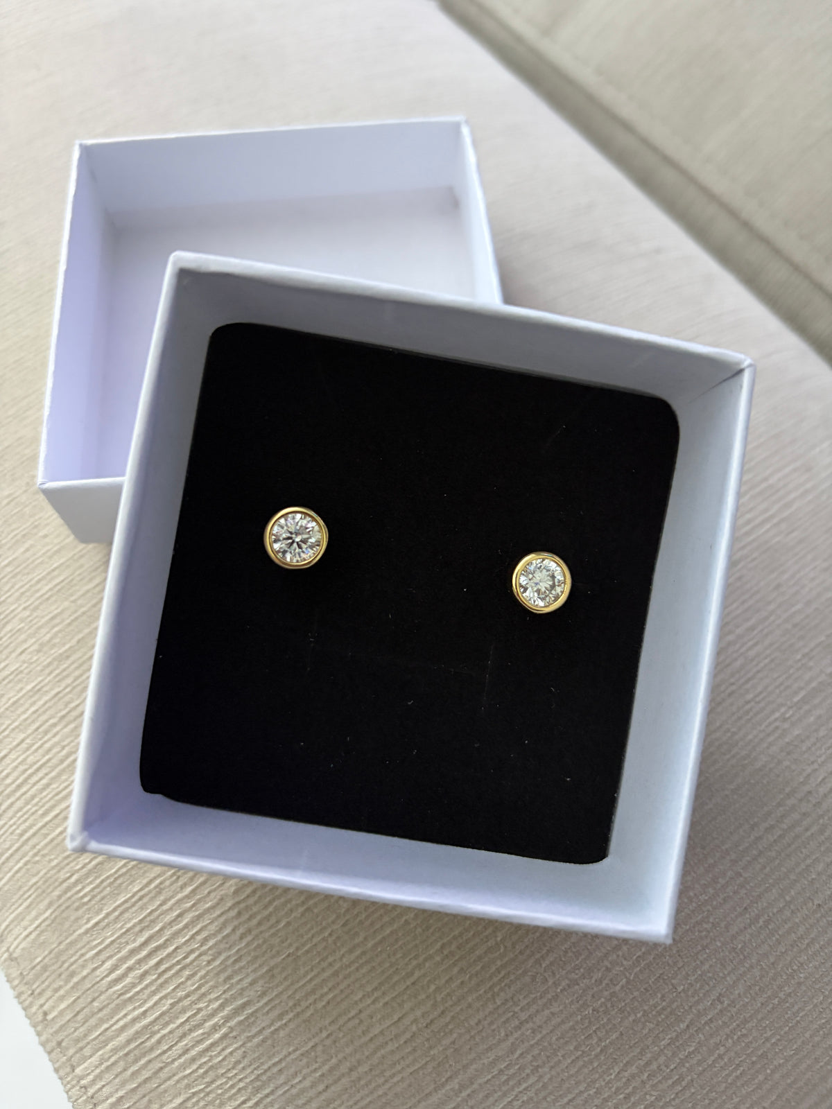 Val Basic Stud Earrings