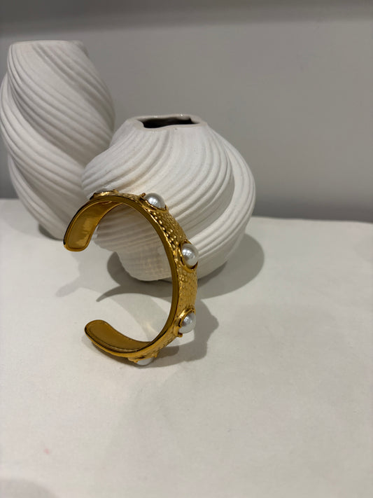 St Lucia Cuff Pearl